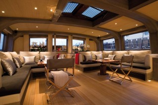S:Y Roxane main saloon 